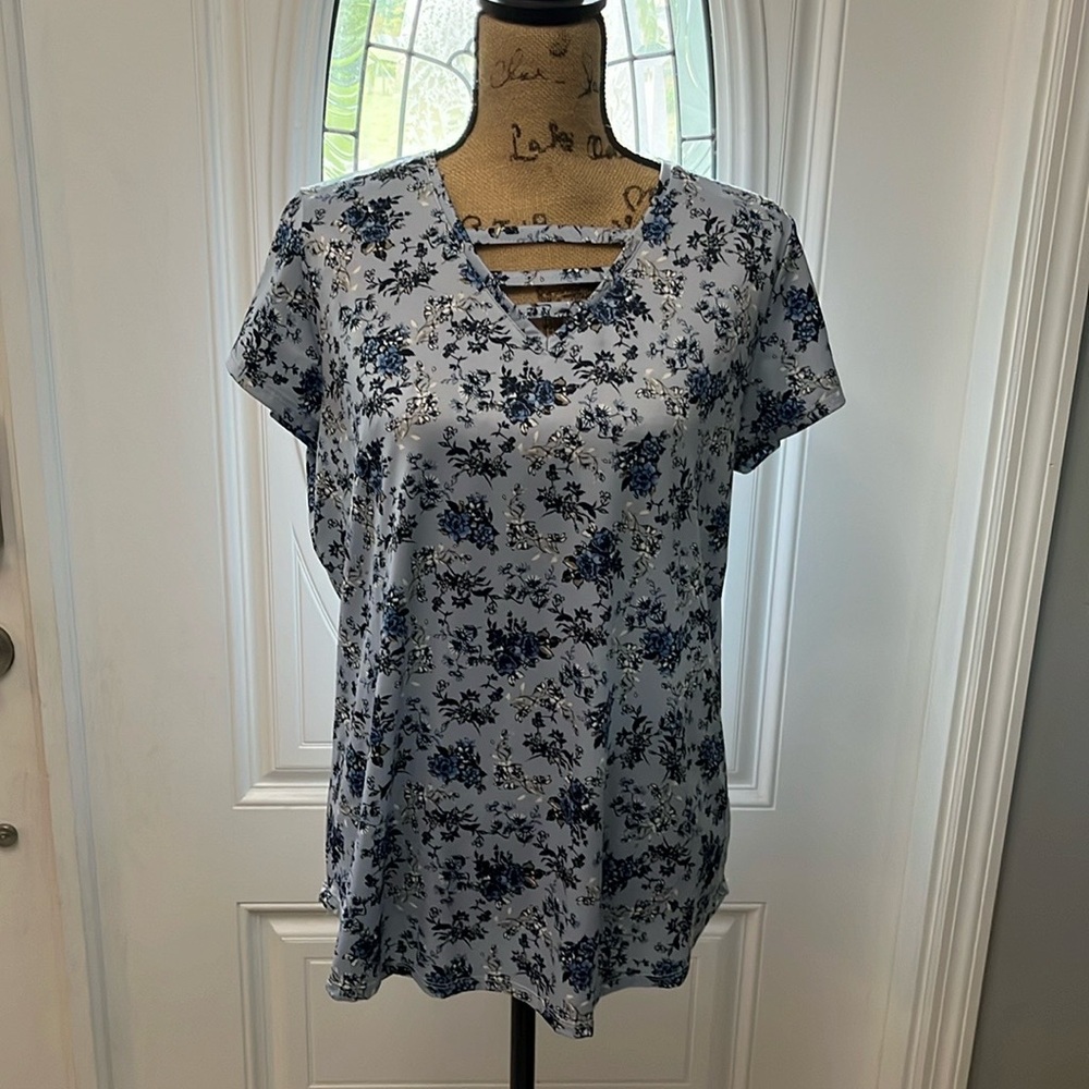 Large feminine floral blouse